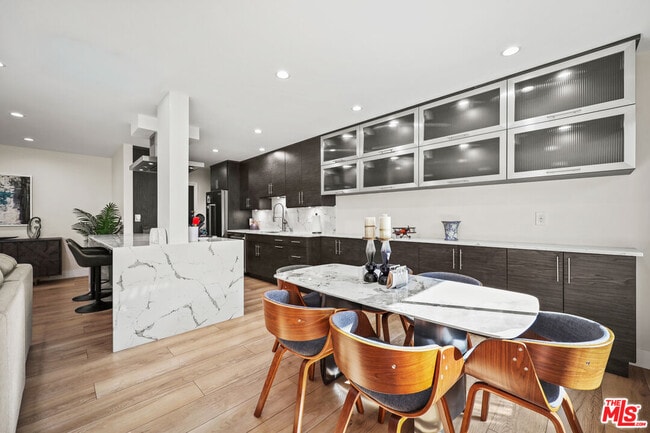 Photo - 1045 Kings Rd Unidad 108