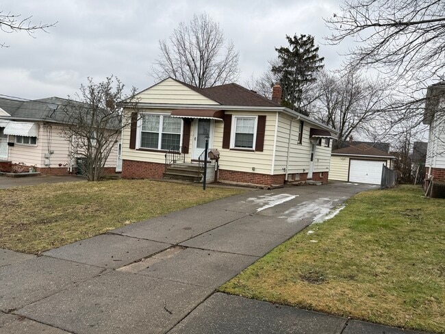 Building Photo - 5409 E 131st St