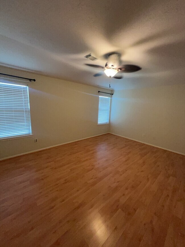 Photo - 5523 Dapplewood Ln