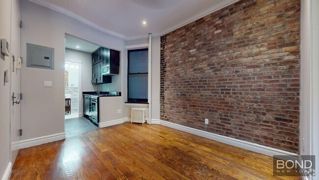 Building Photo - 382 E 10th St Unit 1D Rental
