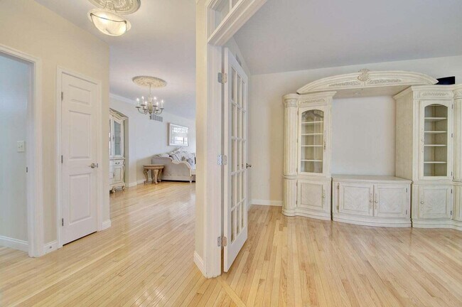 Photo - 459 Pinnacle Way