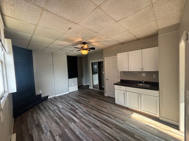 Photo - Studio Apartment Blocks from Downtown La Crosse Unit Apt 2