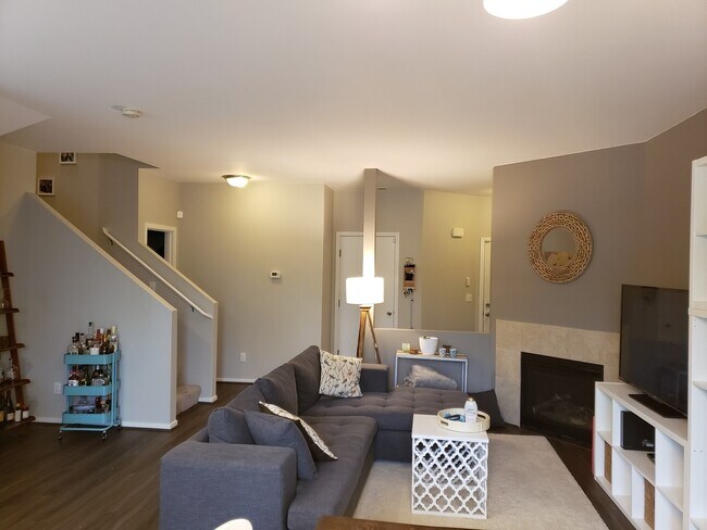 Photo - North Auburn Trail Run Townhomes - End uni...