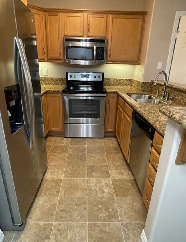 2 Bedroom, 2 Bath Upgraded Condo in Claire... - 2 Bedroom, 2 Bath Upgraded Condo in Claire... Unit 169
