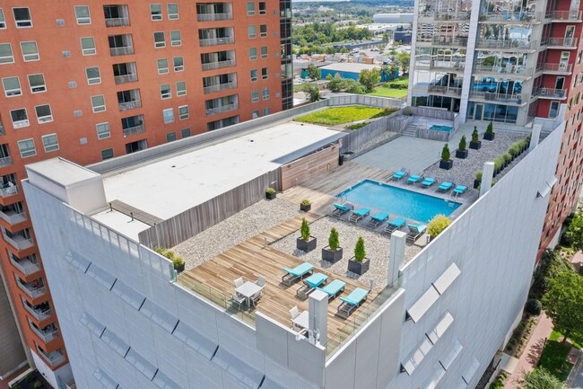 Pool and outdoor living - 105 Christina Landing Dr Unit 1105