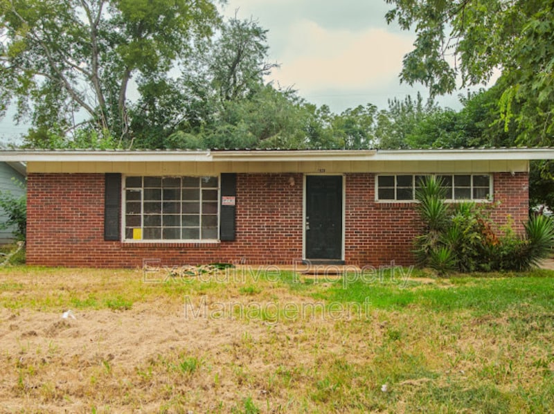 Photo - 1628 Collier Dr House