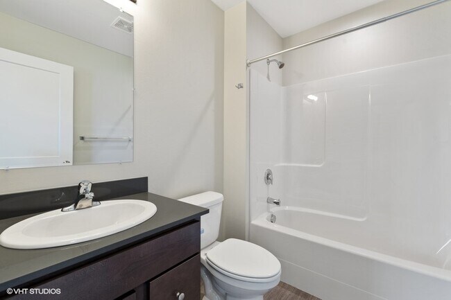 Photo - Silvertip Quarters