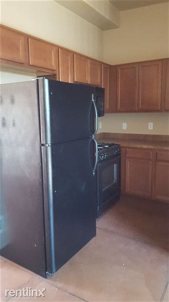 Building Photo - 3331 E Bermuda St