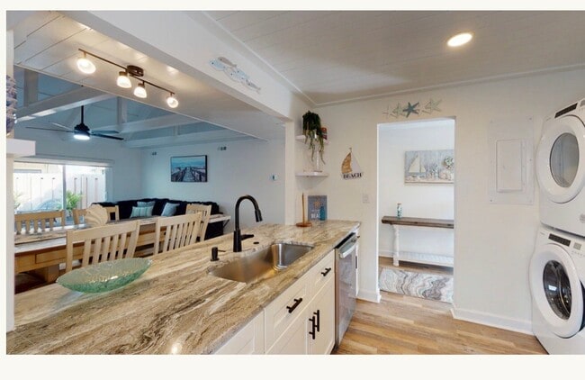 Photo - 786 queens grant