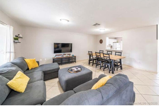 Building Photo - 14600 SW 122nd Pl Rental