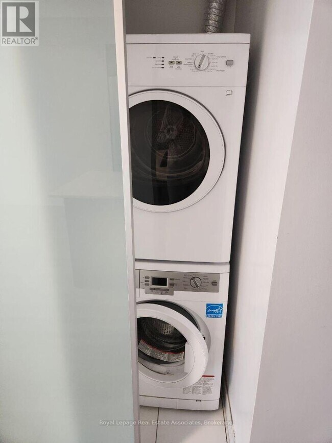 Photo - 42 Charles St E Unité 405