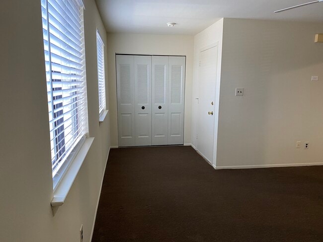 living room - 1022 Gum Pl Unit 1022B Gum Place