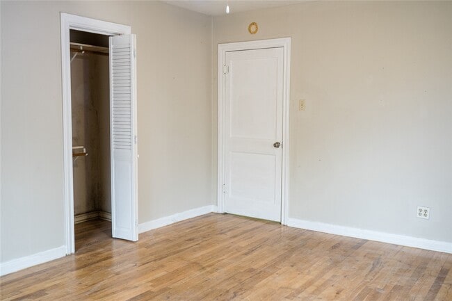 Building Photo - 2218 1/2 Chapman St Unit 1