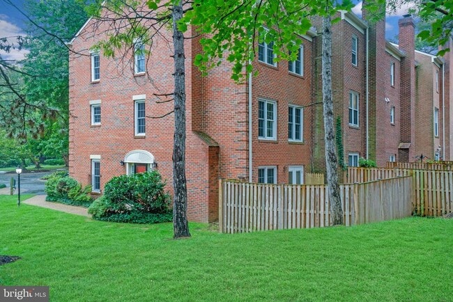 Photo - 14 S Manchester St