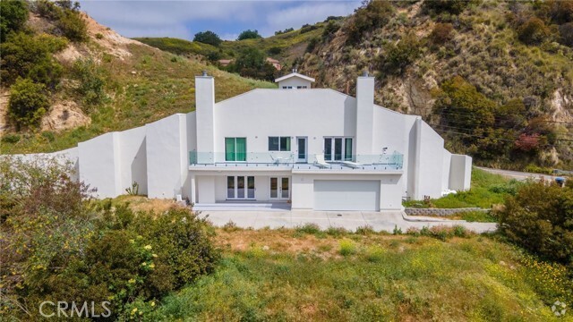 Building Photo - 2411 N Topanga Canyon Blvd Rental