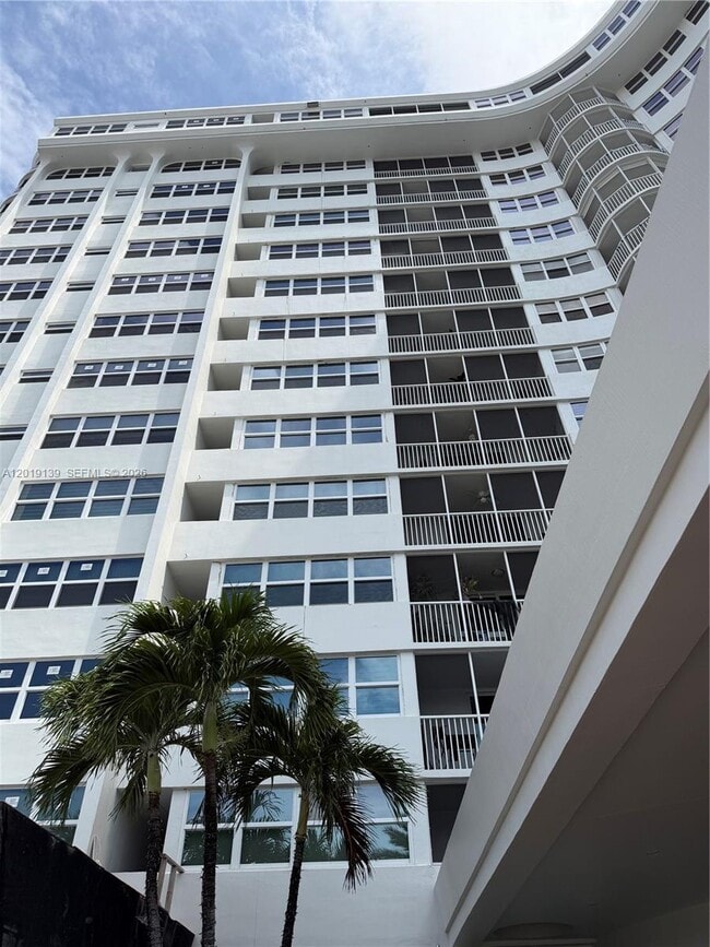 Building Photo - 100 Golden Isles Dr Unit 313