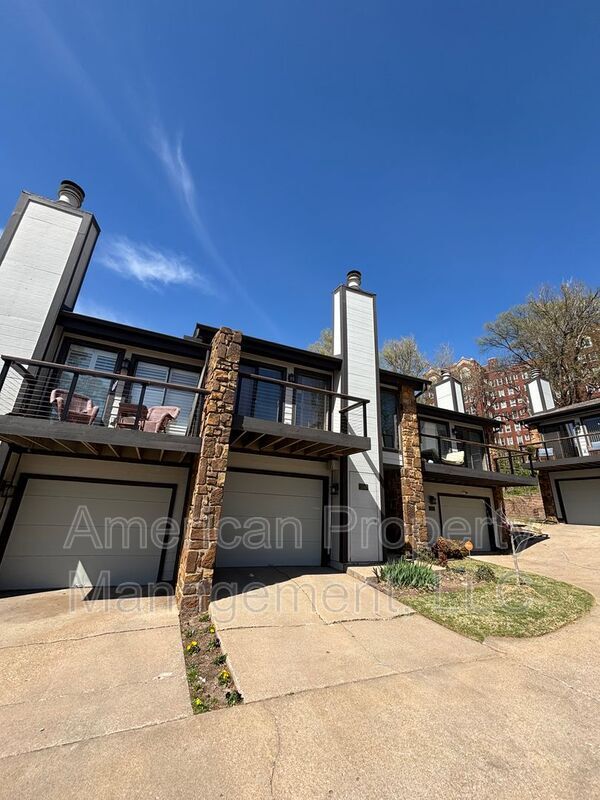Building Photo - 1545 Riverside Dr Unit #1545 Rental