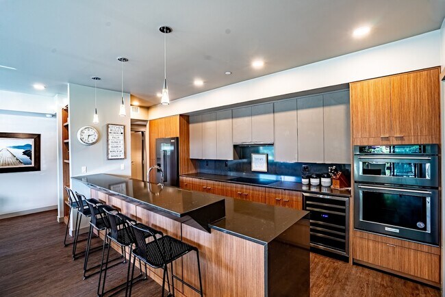 Photo - 727 E Front Ave