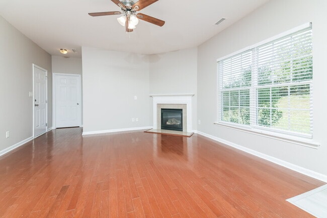 Photo - 1544 Cairo Way