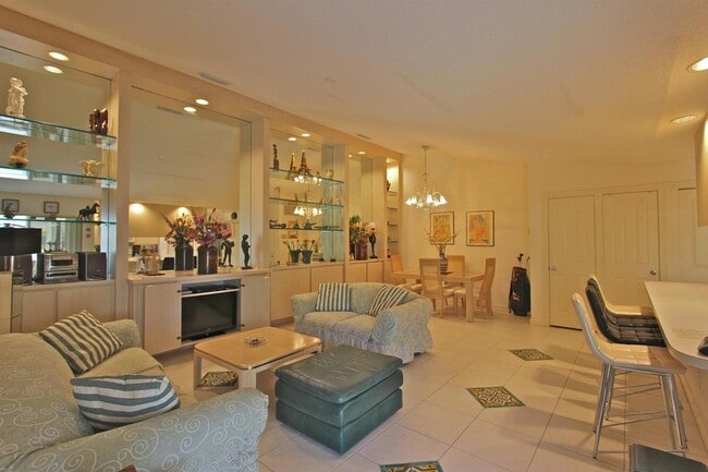 10201 Chapman Oak Ct