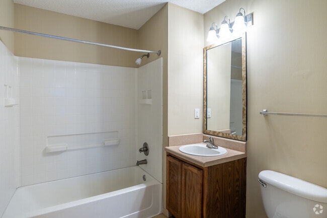 3BR, 2BA - 1,050SF - Bathroom
