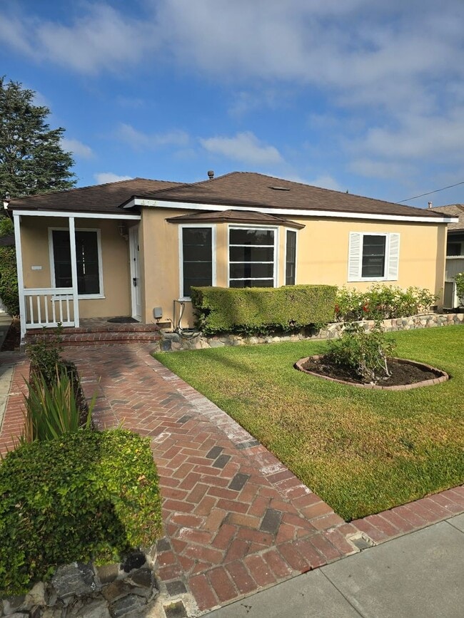 Building Photo - OLD TOWN ORANGE 3 BEDROOM 2 BATH Rental