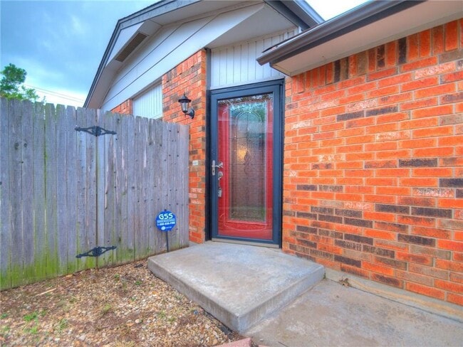 Photo - Charming 2 bed/2 bath home for rent near S Penn between 104th and 89th.  Moore Schools!