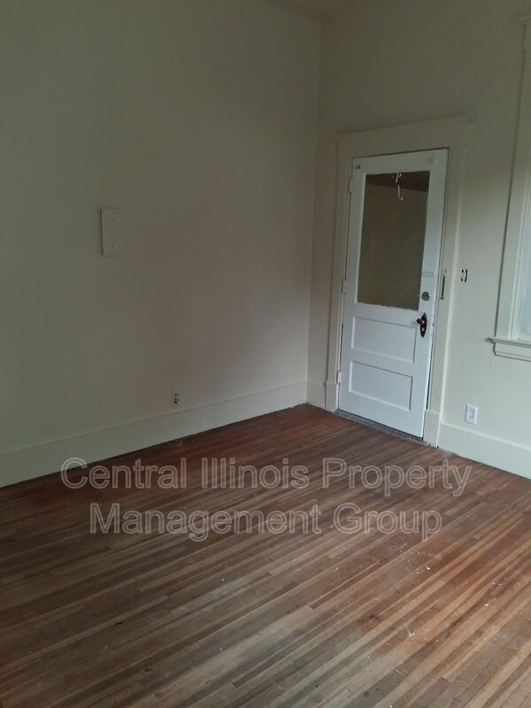 505 E Locust St