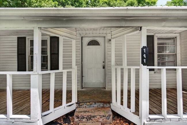Photo - 141 W Rossview Rd