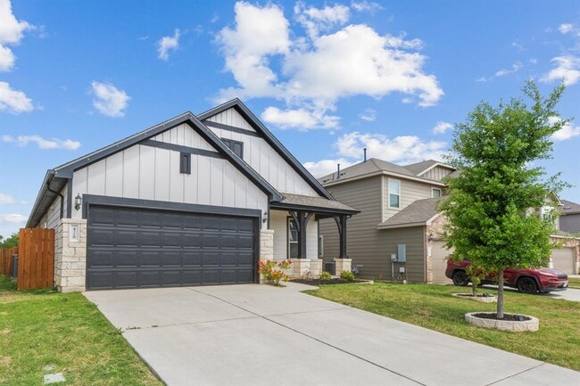 Photo - 428 English Oak St