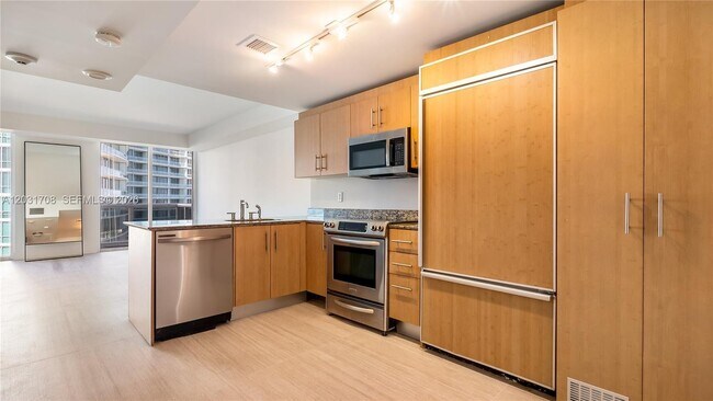 10275 Collins Ave Unit 905