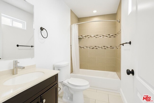 Photo - 1253 W 35th St