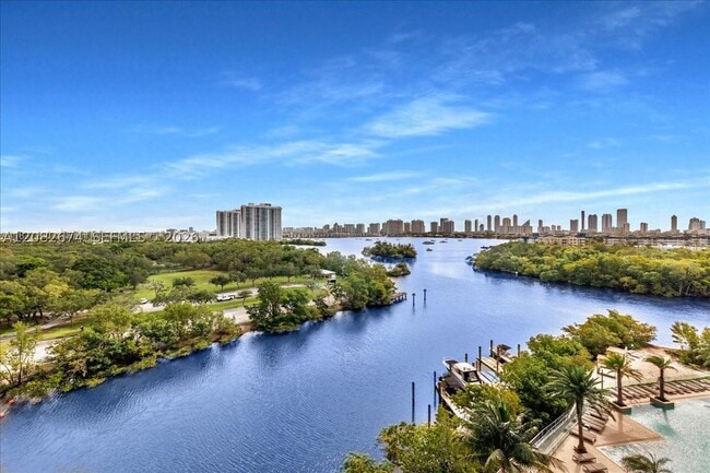 Building Photo - 16385 Biscayne Blvd Unit 804