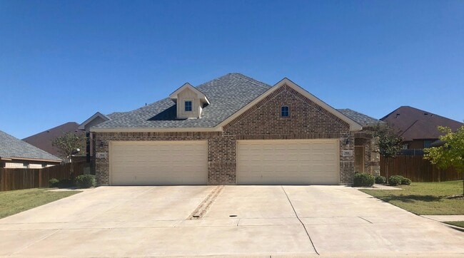 Building Photo - AVAILABLE NOW LUXURY DUPLEX LOCATED IN MIDLOTHIAN, TEXAS!