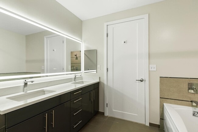 Photo - 1 Canal St Unidad 1211