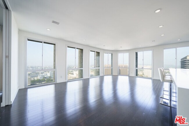 Photo - 800 W 1st St Unidad 2110