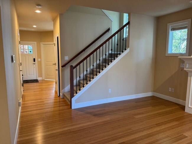 Photo - 3bd/2.5ba Kirkland Home