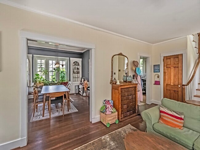 6051 Grafton St