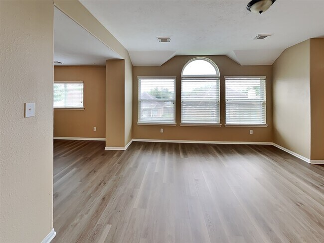 Photo - 5718 Emerald Brook Ln