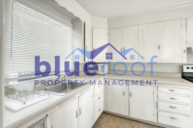 Photo - 2005-2007 Southeast Salmon Street - D