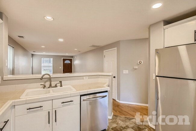 Photo - 577 SW 207th Ave