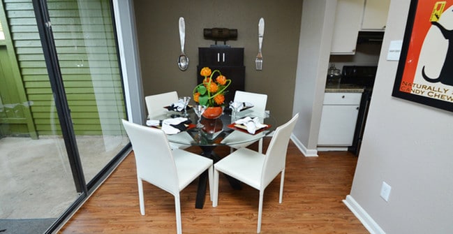 Photo - Oaks of Westchase