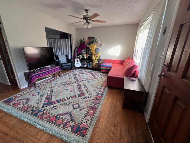 Building Photo - 1482 Innes Avenue Unit Garden Rental