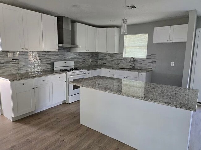 Photo - 1902 Cleveland St