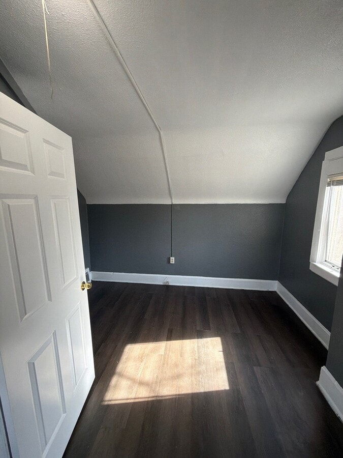 Photo - 644 Thomas Ave W