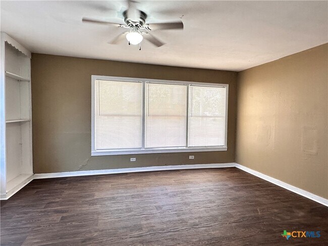 Photo - 1010 Academy St