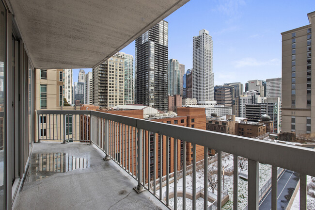 Photo - 545 N Dearborn St Unidad 1305 Rental