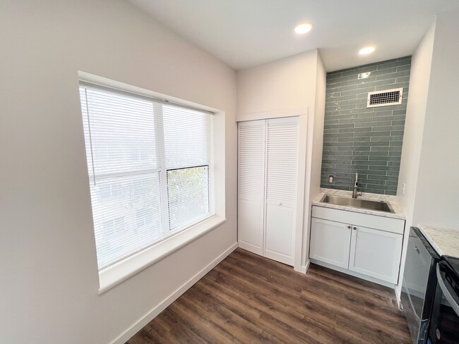 Photo - 207 N Emporia Ave Apartment