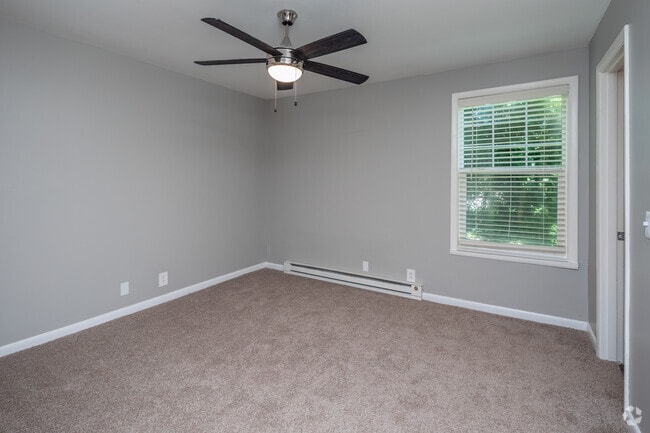 1BR, 1BA - 588SF - Bedroom