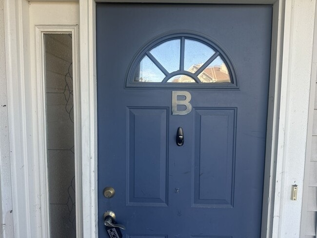 Building Photo - Spacious and Convenient – 3 Bedroom / 3 Ba...